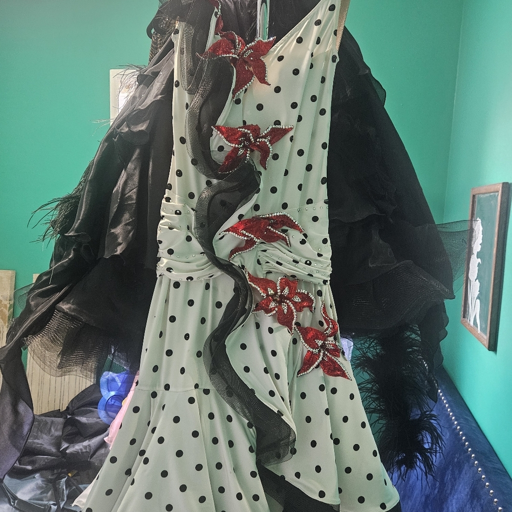 "Lola" - Polka Dot couture Valeria Designs Swing dresss w/ red Swarovski flowers - Picture 4 of 6